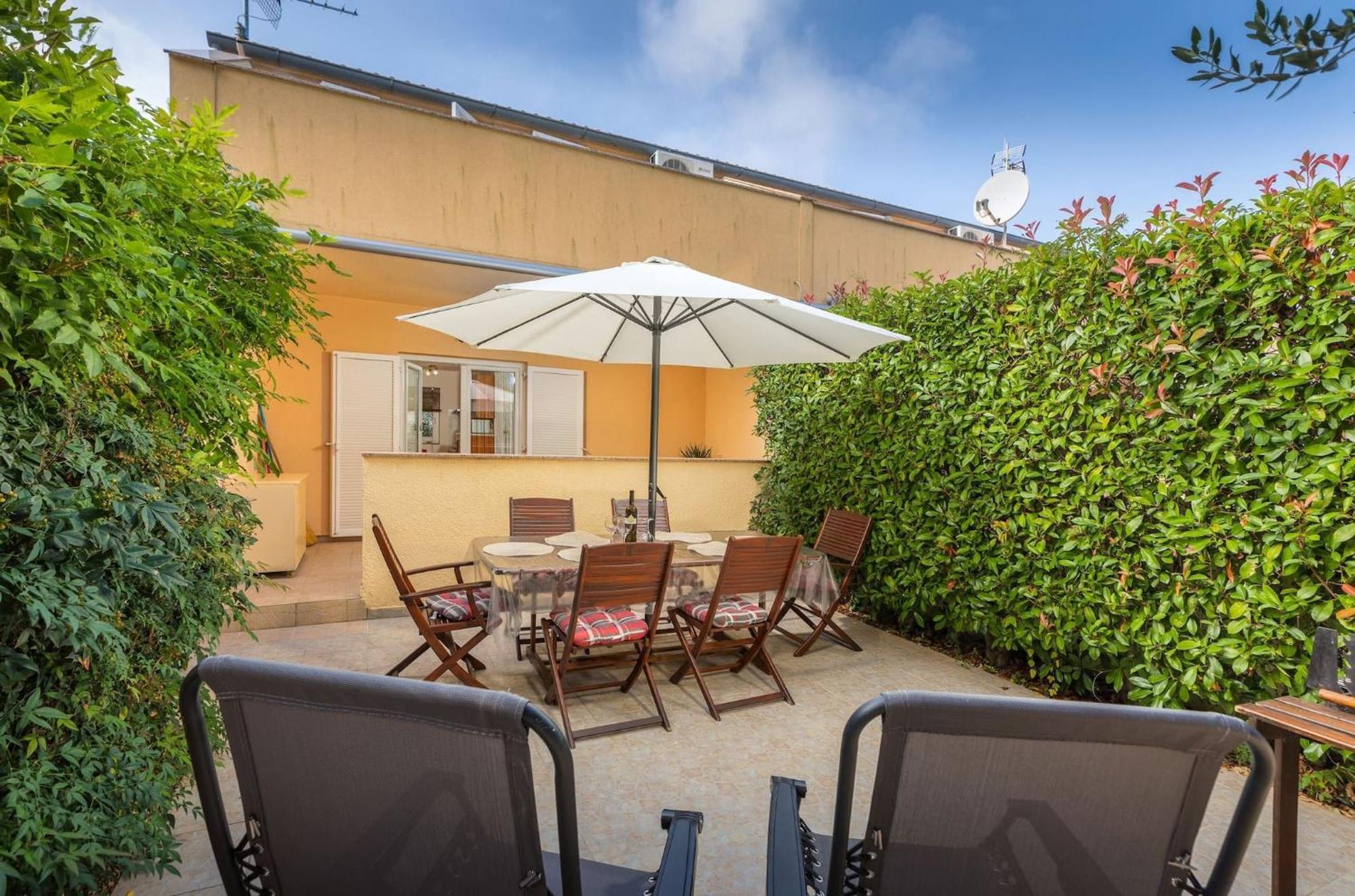 Apartment Buneta With Relaxing Outdoor Area Liznjan Exterior photo